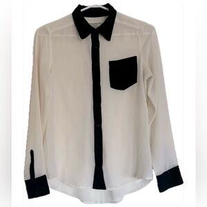 2/$15❤️Guess classic blouse